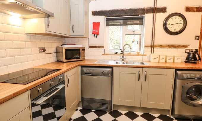 Aylsham Cottage | VALENTINE COTTAGE, pet friendly, country holiday cottage in Aylsham