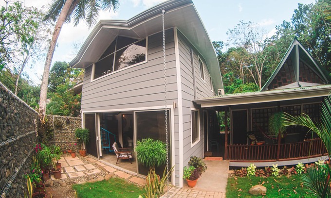 El Cerro House | Valle Pura Vida Condo #101 . Near everything. New modern type apt.