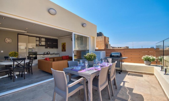 Valletta Apartment | Valletta Luxe 3-Bedroom Duplex Penthouse with Sea View Terrace and Jacuzzi