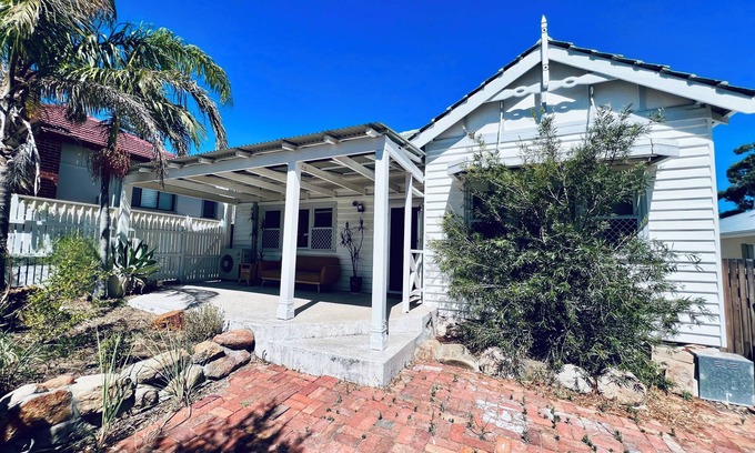 White Gum Valley House | Valley Cottage a beautiful 3 bedroom house