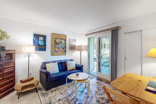 Elkhorn Village Apartment | Valley Gem