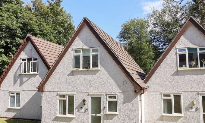 Saint Ann's Chapel Cottage | VALLEY LODGE 37, pet friendly, with pool in St Ann's Chapel, Cornwall