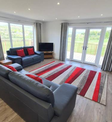 Rothbury House | Valley View Cottage