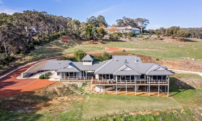Yallingup House | Valley Views Elevated Hilltop Escape near Beaches