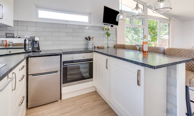 Bishopston Ski Chalet | Valleyview in the beautiful Swansea