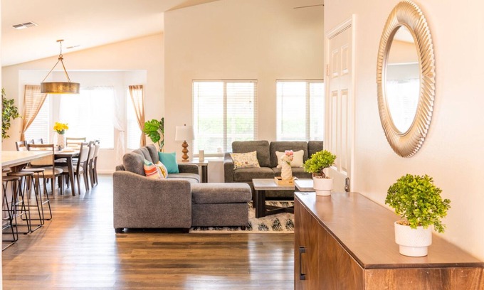 Pumpkin Center House | Valverde Oasis - 4BD Getaway near town center