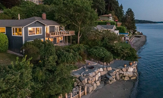 South Colby House | Vashon Beachfront Retreat with Breathtaking Views