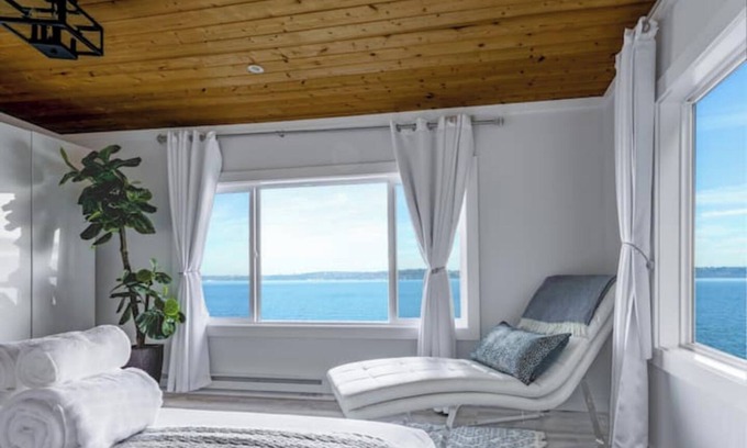 Vashon Island House | Vashon Island Retreat: Modern Style+Private Beach
