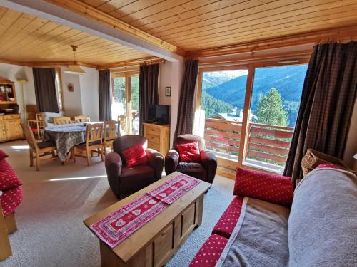 Les Allues Apartment | Vaste Appt 2 ch + cabine, 200m des pistes, parking, balcon sud, non-fumeur - FR-1-355-183