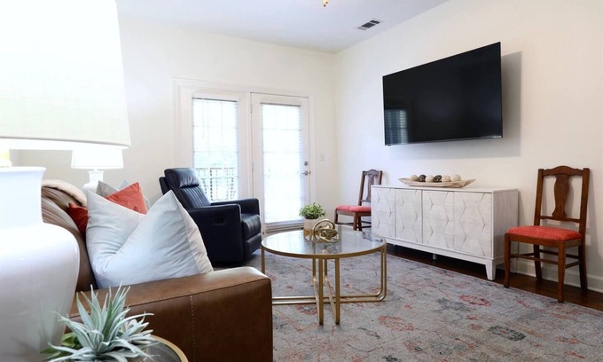 Oxford Condo | Vaught Walk - Newly Renovated! Walk to the Grove!