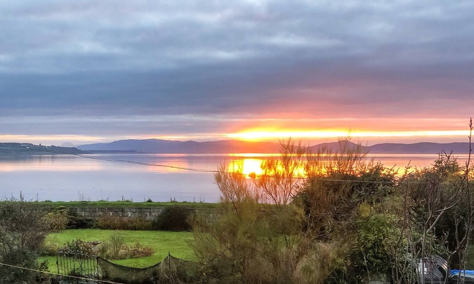 Ardersier Cottage | Vectis Cottage is located in the village of Ardersier with amazing views over the sea.