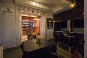 Fatrade House | Veeniola Holiday Home Twin Room with View 1 in Carmona