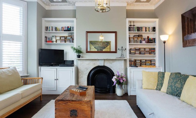 Oval House | Veeve - Embassy Elegance