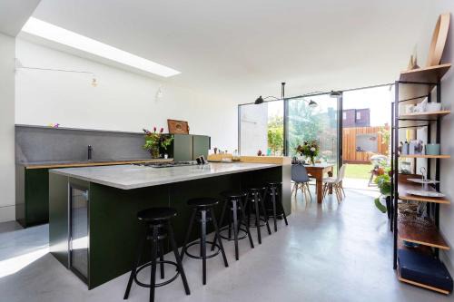 Brondesbury Park House | Veeve - Kensal Rise Retreat