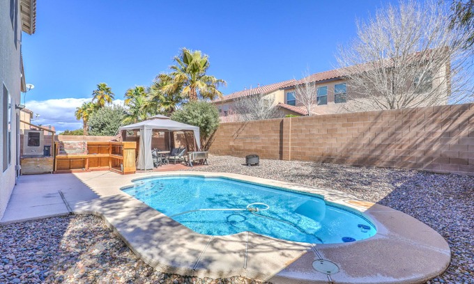 Enterprise House | Vegas 5 Bedroom, 3 bath vacation home with a pool!