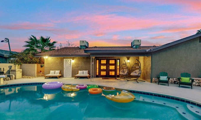 Las Vegas Villa | Vegas Villa Pool BBQ 5 mins to Las Vegas Strip!