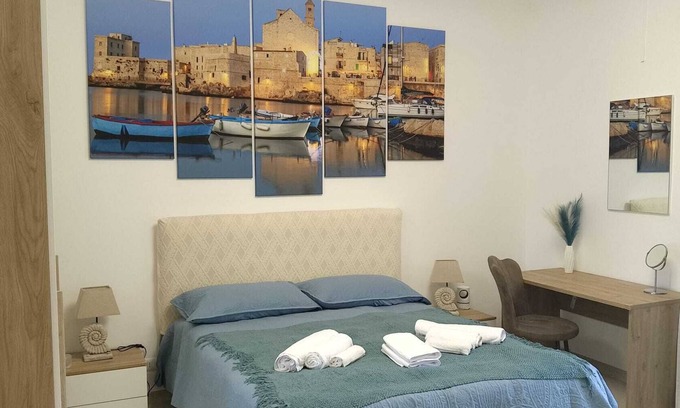 Giovinazzo Apartment | Vello Blu Apartment 5 minutes from the sea, the station and the historic center.