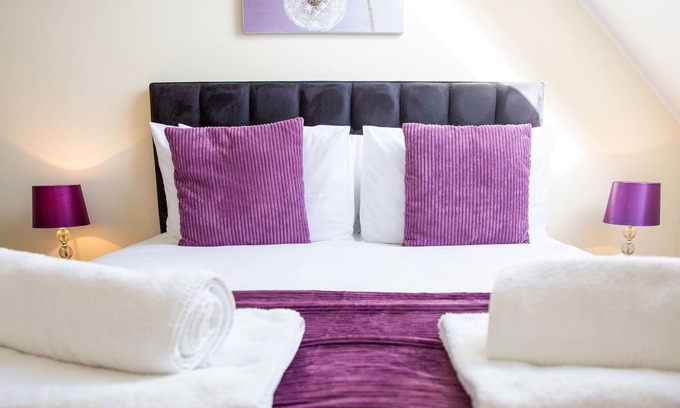 Hoddesdon Apartment | Velvet 2-bed apartment Clockhouse, Hoddesdon