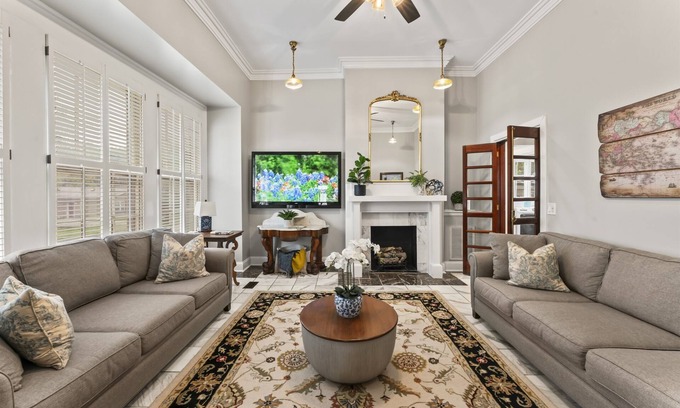 Murfreesboro Cottage | Velvet Room+Walk Downtown Murf+Hot Tub+Fire Pit