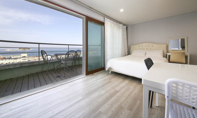 Toseong Condo | VeneChia Pension