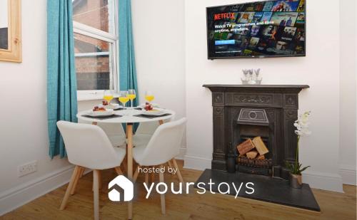 Stoke-on-Trent House | Venture House by YourStays