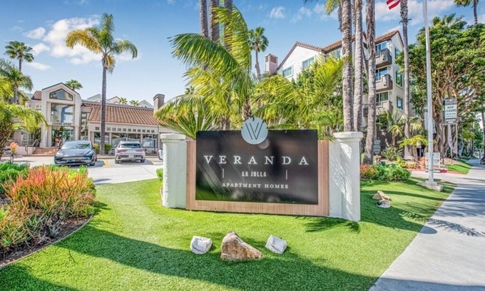 University City Apartment | Veranda La Jolla – Luxe 1BRs near UCSD with spa, pool, and EV charging.