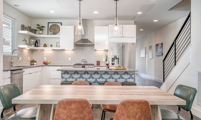 Talbot's Corner Cottage | Verde Heights-sleeps 12-in Cumberland Heights