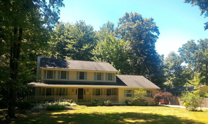 Vermilion House | Vermilion Country Escape, peace and quiet minutes from Lake Erie and Cedar Point