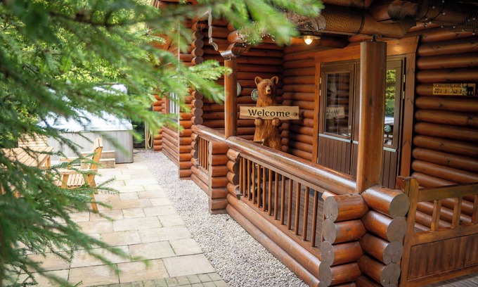 Morpeth Cabin | Vermont Lodge - Large Luxury Scandinavian Log Cabin with Hot Tub - Felmoor Park