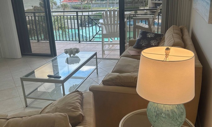 Central Beach Condo | Vero Beach 2Bed 2Bath Condo with, Pool, Tennis, Pickleball, Fitness Next 2 Beach