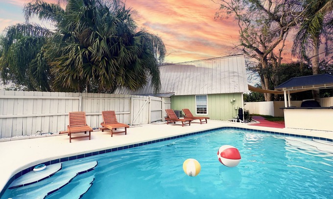 Florida Ridge House | Vero Beach Gem: Pool, Game Room, King Beds, minutes to the beaches.
