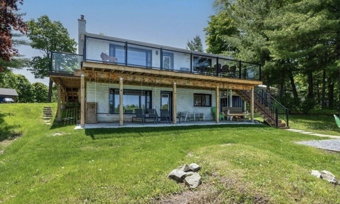 Verona Cottage | Verona Lake cottage with the pizza oven