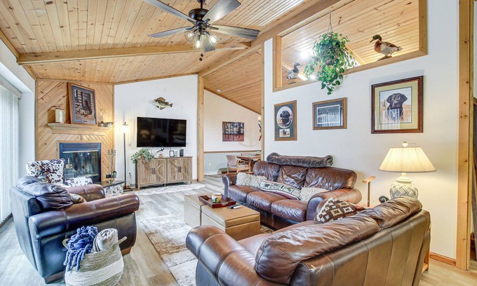 Friendship House | Versatile Castle Rock Lake Home with Fire Pit!