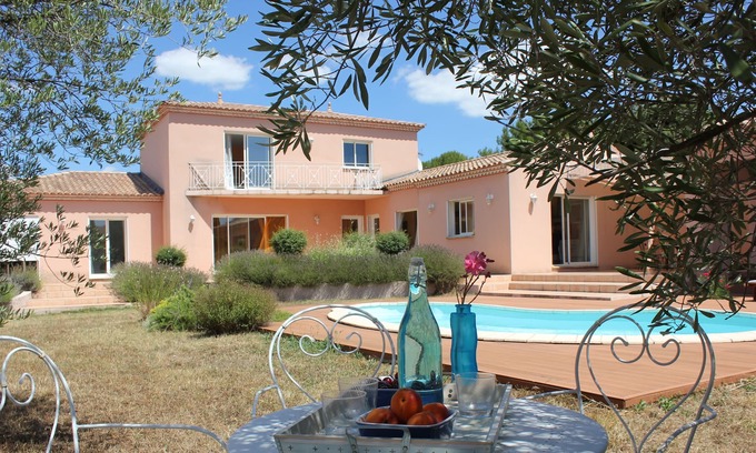 Poulx Villa | Very beautiful contemporary Provencal villa 10 minutes from Nîmes