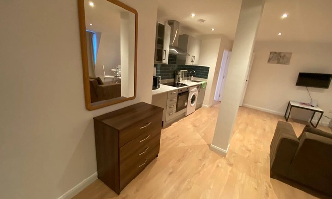 London Borough of Ealing Apartment | Very big and Luxury studio