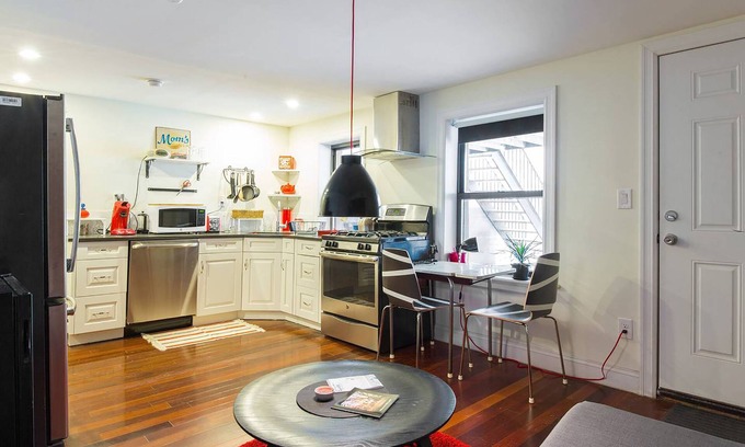 Bedford-Stuyvesant Apartment | Very clean & cozy independant apt. in Brooklyn home