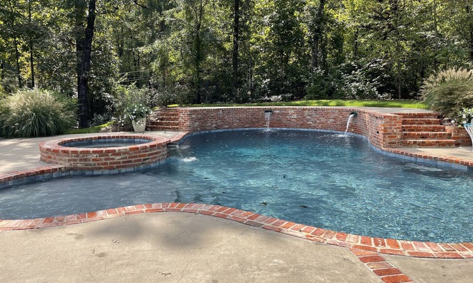 Oxford House | VERY CLOSE TO OLE MISS CAMPUS! Wonderful 1 Bedroom Pool House…GREAT Location!