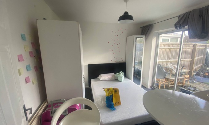 Hemel Hempstead House | Very comfortable Single and Double room with Garden view for rent