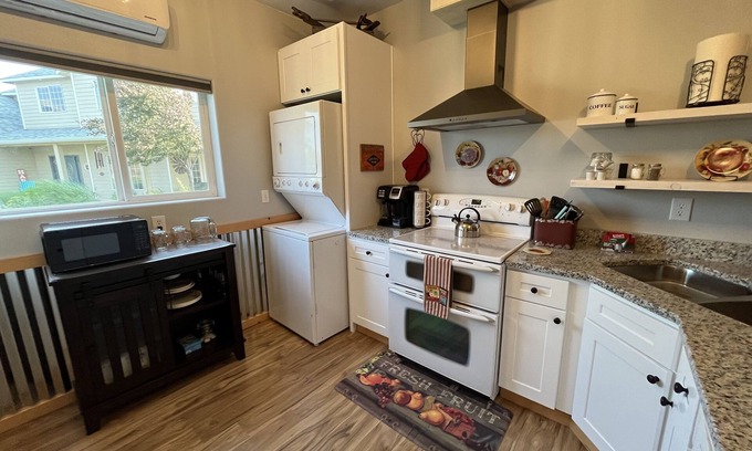 East Wenatchee House | Very cozy and private 1 bedroom in the perfect location!