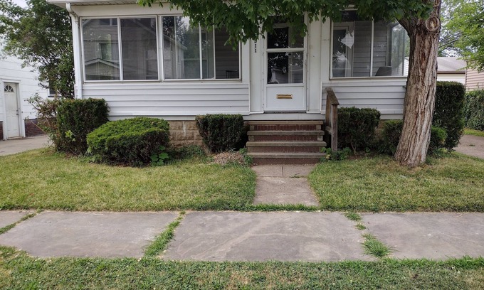 Garfield Heights House | Very cozy and quiet at night downtown and park friendly