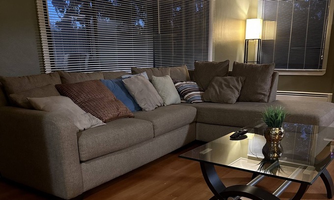 Hillsboro House | Very cozy home 20 minutes from Portland also 1 mile from Roloff farms