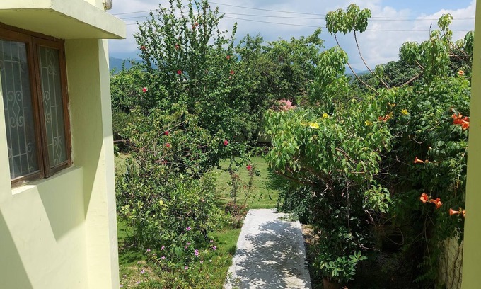 Bullawala Villa | very near to shopping mall with mountain view