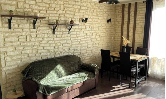 Bagnols-sur-Ceze Apartment | Very nice, secure, refurbished apartment close to all amenities