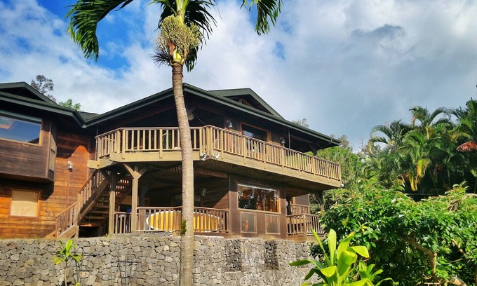 Kalaoa House | VERY PRIVATE, expansive ocean VIEWS, close to BEST BEACH