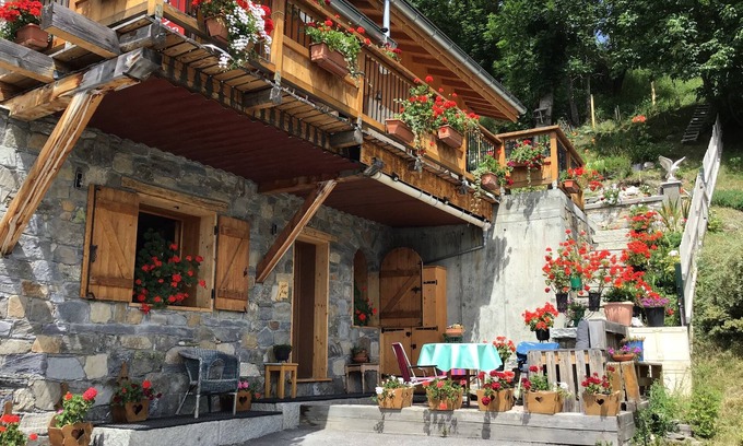 Le Villard Apartment | Very quiet and relaxing place. very nice view of the belleville valley