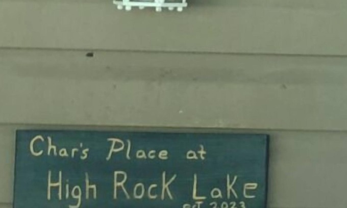 Southmont House | Very quiet location near High Rock lake