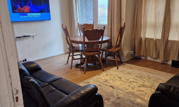 Clapton Apartment | Very Spacious. Clean and Central With Good Transport Link