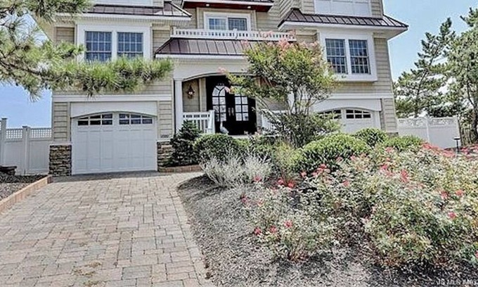 South Beach Haven House | VERY SPACIOUS OCEANFRONT BEAUTY WITH BAY AND OCEAN VIEWS
