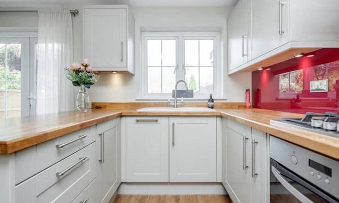 Sunningdale House | Very Stylish 3 Bed Semi Garden Parking Sunningdale