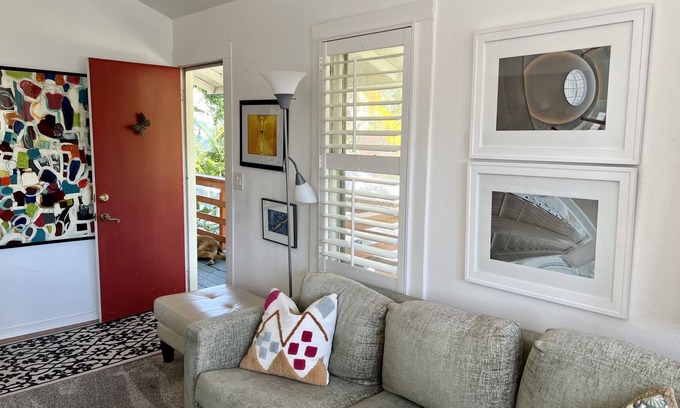 Downtown Apartment | Very tropical, private and peaceful, short walk to everything happening downtown